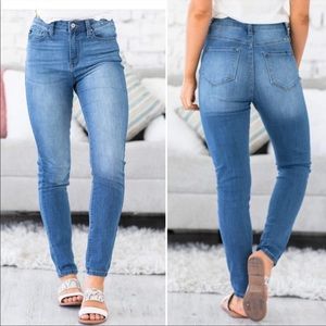 Kancan Midrise Skinny Jeans.